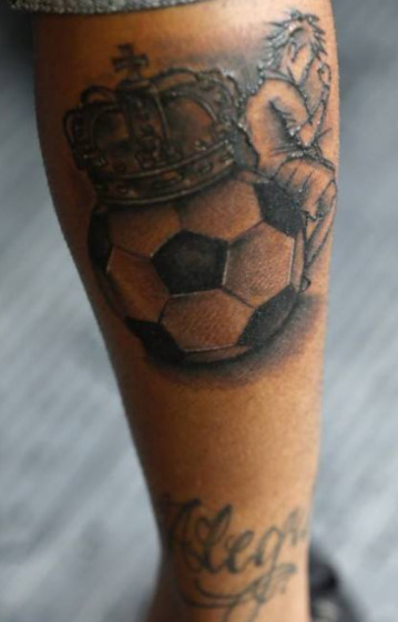 ネイマール選手のふくらはぎのタトゥーの写真