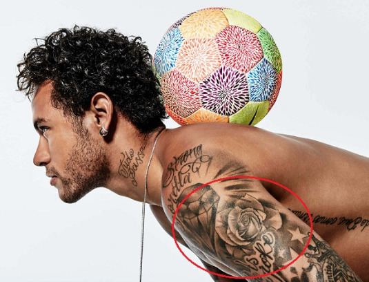 ネイマール選手の‘Flower’（上腕部分）のタトゥーの写真