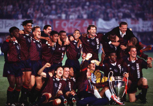 1994-1995チャンピオンズリーグ優勝のアヤックスの写真