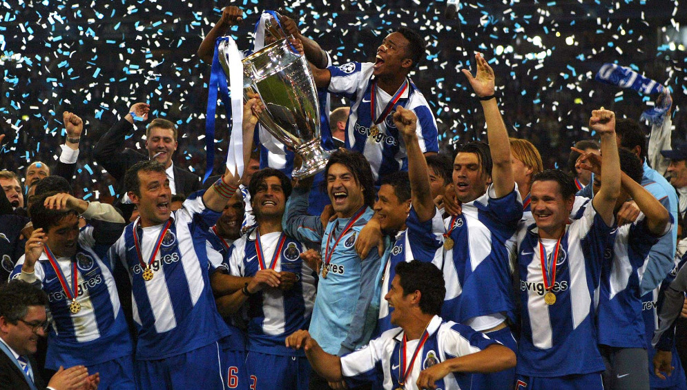 2003-2004チャンピオンズリーグ優勝のFCポルトの写真