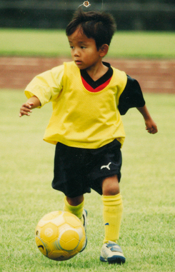 久保建英選手の幼少期の写真