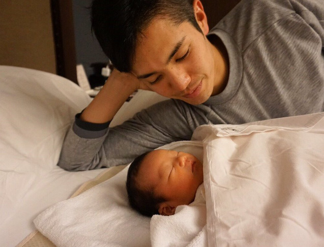 武藤嘉紀選手と第一子の写真