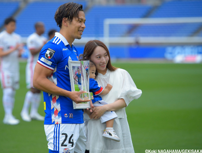 岩田智輝選手と嫁さん、子供の写真