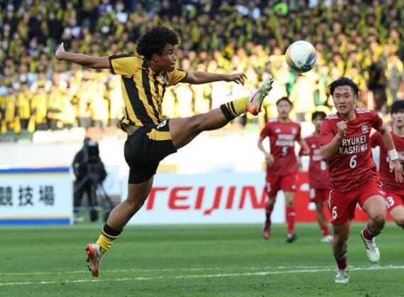 前橋育英と流経柏の写真