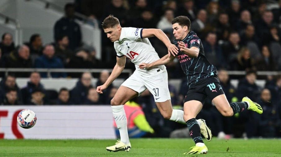 ミッキー・ファン・デ・フェン選手の写真