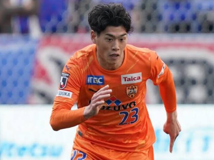 鈴木唯人選手の写真